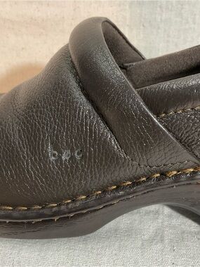 b.o.c. Born Concept Brown Leather Comfort 
Clogs/Mules —- size 9 women A+++